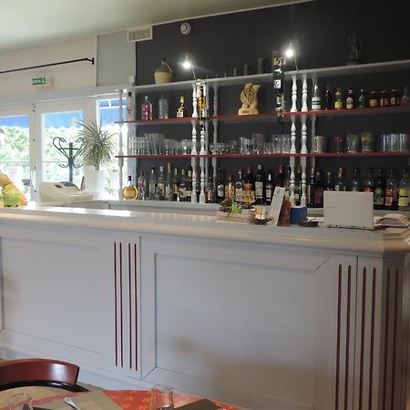 Hotel Restaurant Le Chalet Guéméné-Penfao Bagian luar foto