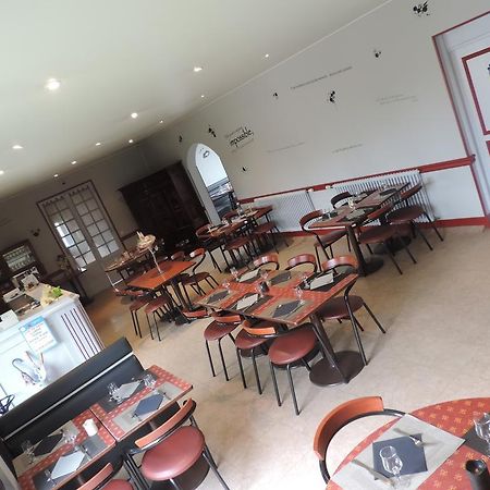 Hotel Restaurant Le Chalet Guéméné-Penfao Bagian luar foto