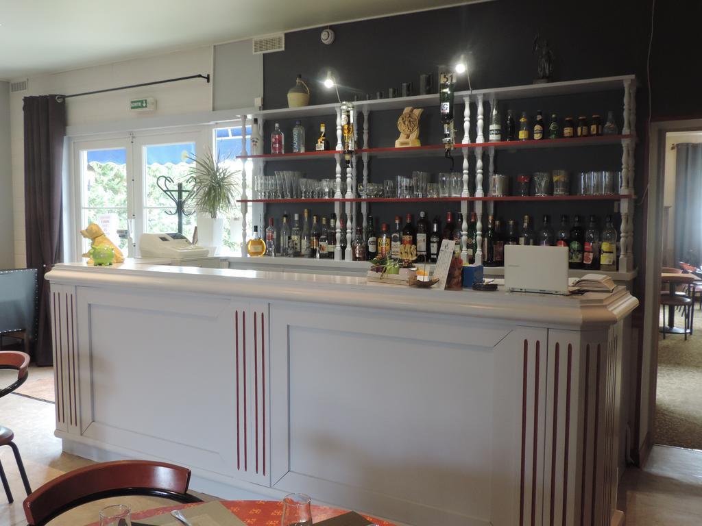 Hotel Restaurant Le Chalet Guéméné-Penfao Bagian luar foto